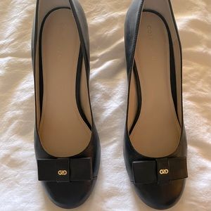 Cole Haan Adair Leather Bow Wedge pump. Size 8. Navy blue. Wood wedge heel.